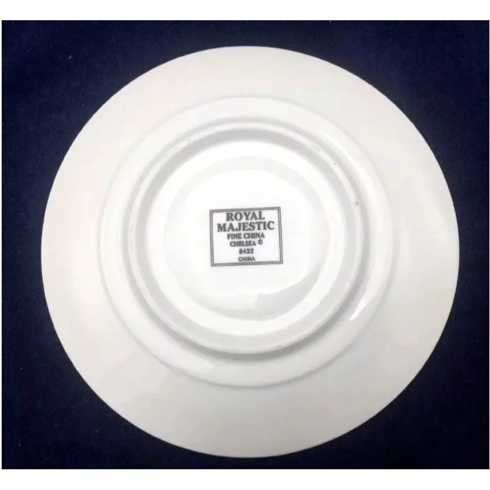 ROYAL MAJESTIC CHELSEA FINE CHINA 3 Dinner plates 1 cup 1 saucer 8432 Beautiful